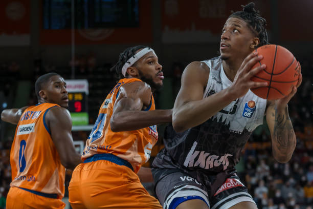 在策略和团 在策略和团