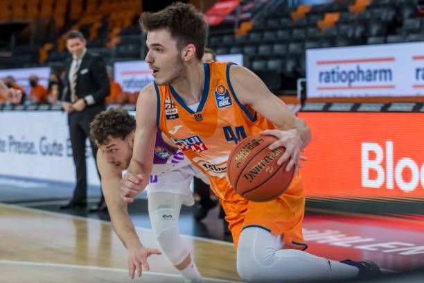 实现真正的 实现真正的