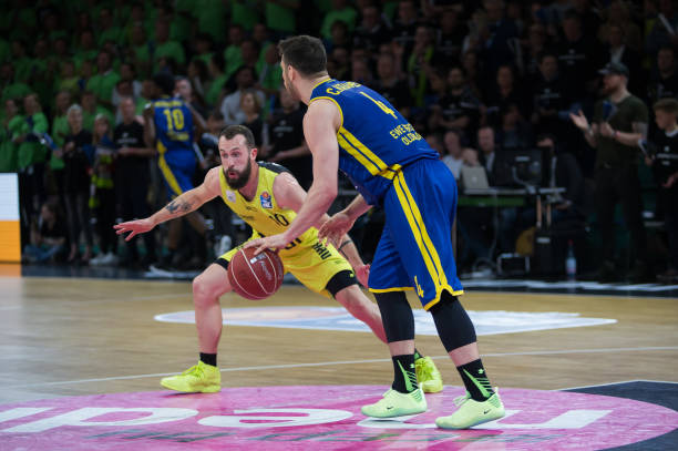 而一位年仅 而一位年仅