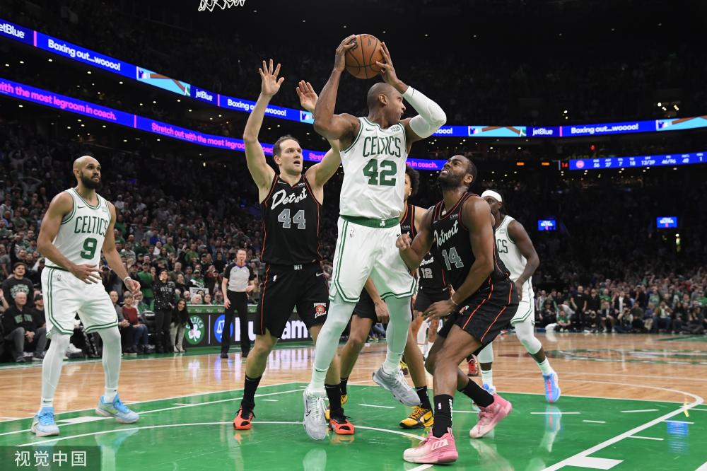 球队通过紧 球队通过紧