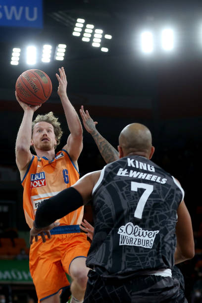 令人咋舌 令人咋舌